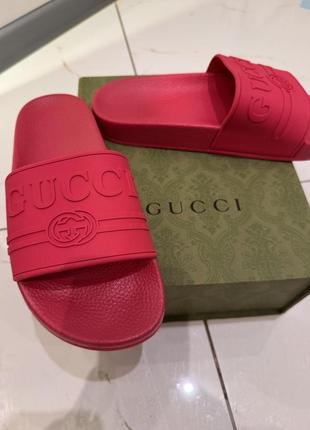 Шльопанці gucci