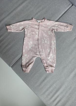 Пудровый слип в цветы на новорожденную