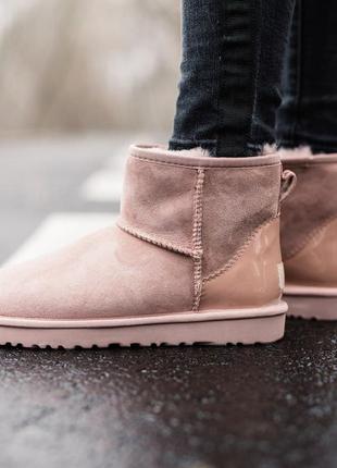 Зимові чоботи ugg classic жіночі рожеві з хутром