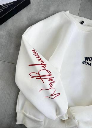 Стильный, качественный свитшот девушки, он просто пушка