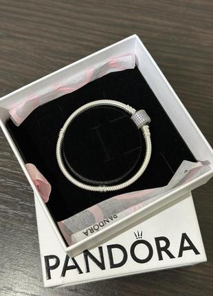 Браслет с сияющей застежкой pandora