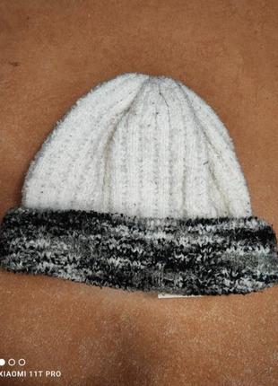 Шапка дитяча в'язана