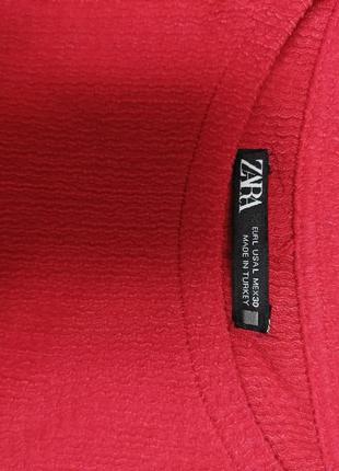 Футболка красивого красного цвета,на ог 100