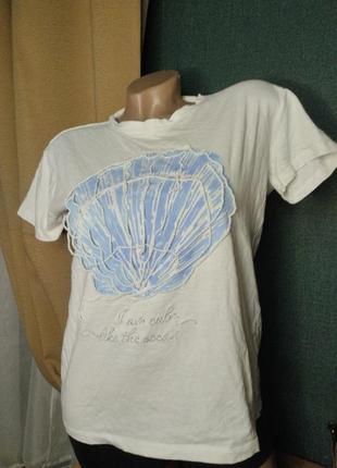 Белая футболка женская с бусинками