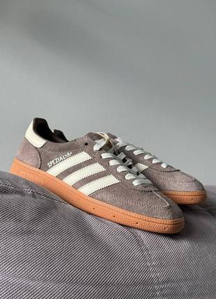 Женские кроссовки adidas spezial light brown адидас коричневого цвета