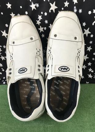 Стильні легкі туфлі (кросівки)