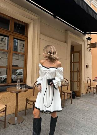 Розкішна біла сукня з мереживом