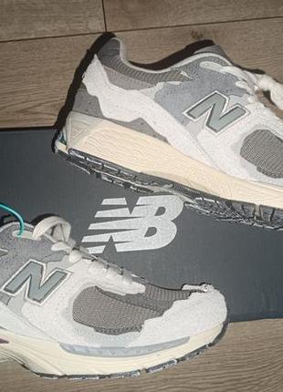 Кроссовки new balance 2002r в светлом и темном цвете.