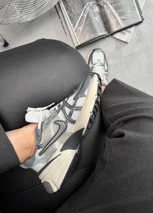 Женские кроссовки nike v2k runtek silver grey найк5 фото