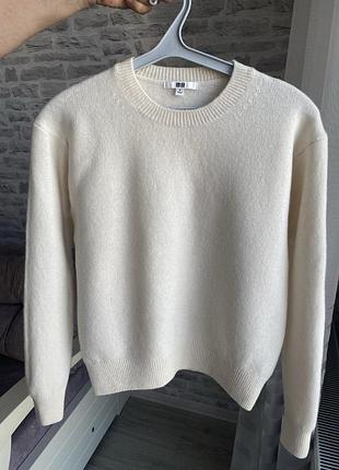 Белый свитер шерсть uniqlo размер м