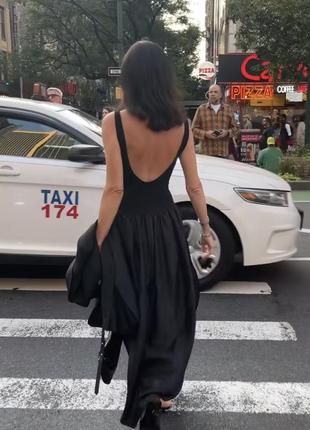 Нова чорна довга сукня з відкритою спиною zara облягаюча чорна сукня міді з вільним низом чорна сукня в стилі bevza