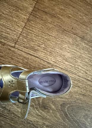 Босоніжки дитячі