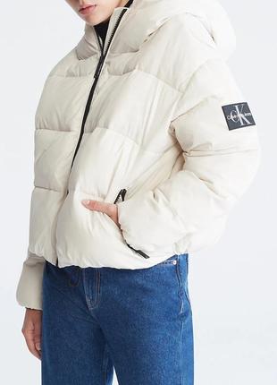 Белая демисезонная куртка calvin klein