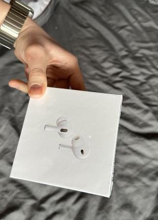 Продаю свои airpods pro 2025 года