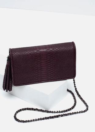 Стильная сумка zara на цепочке под кожу крокодила, кросс-боди, бордо, марсала, бургунди