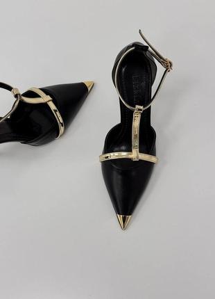 Витончені босоніжки