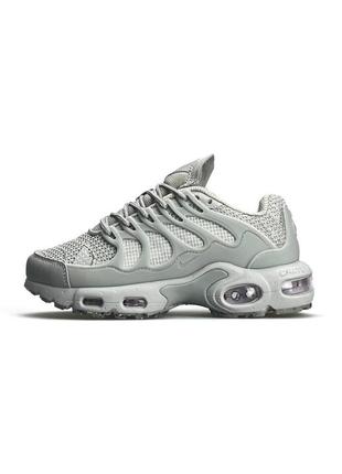 nike presto essential gray walls black ceiling