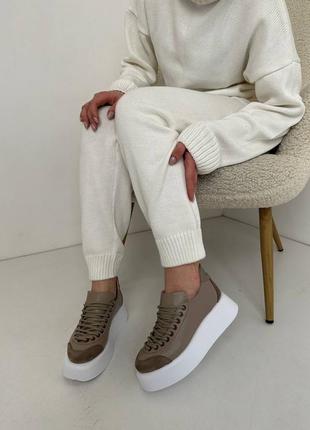 Кросівки на платформі моко