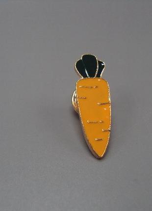 Значок пены овощи морковь морковка знак брошка No18456