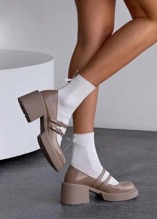 Туфлі жіночі бежеві лак