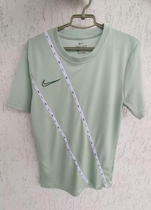 Спортивна футболка nike