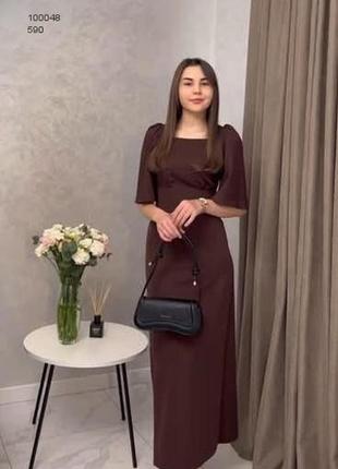 Красива коричнева сукня