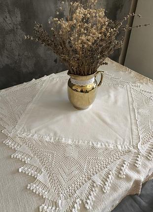 Вінтажний текстиль, серветка квадратна, велика для декору, з декором шиттям гачком