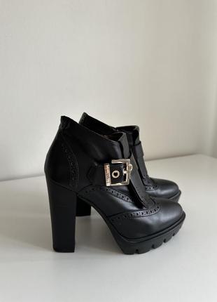 Кожаные женские ботинки nero giardini
