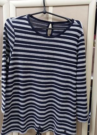 Кофточка у смужку