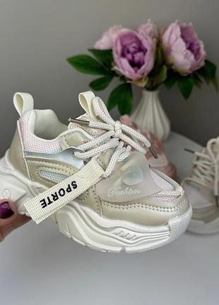 Дитячі кросівки для дівчинки3 фото