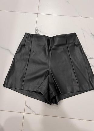 Кожаные шорты zara
