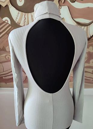 Гольф з відкритою спиною.