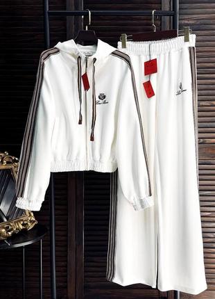 Костюм жіночий