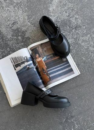 Жіночі туфлі з ремінцями натуральна шкіра чорного кольору 11142