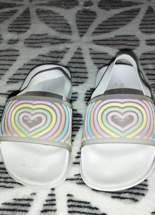 Літні босоніжки для дівчинки