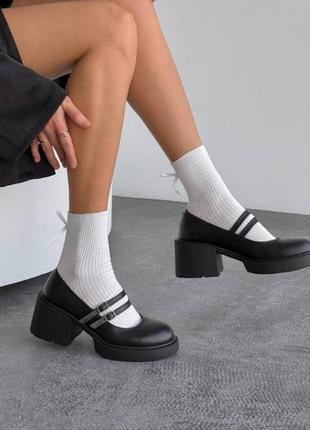 Жіночі туфлі з ремінцями натуральна шкіра чорного кольору 11142