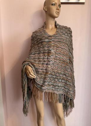 Тепле приємне пончо- ручна робота