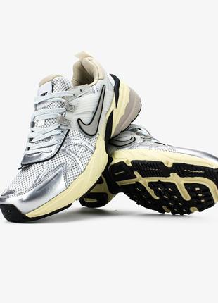 Кроссовки nike v2k run 'pure platinum metallic silver'