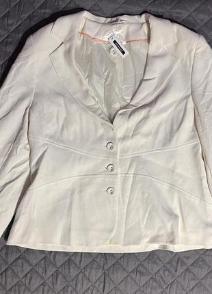 Білий піджак