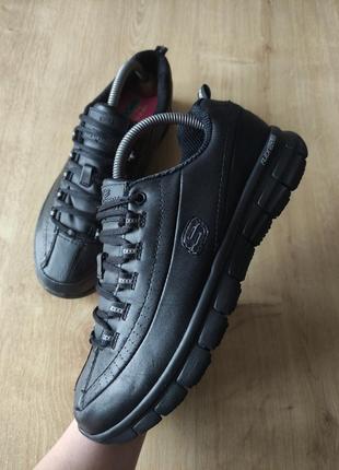 Фирменные женские кожаные кроссовки  skechers, р.40.