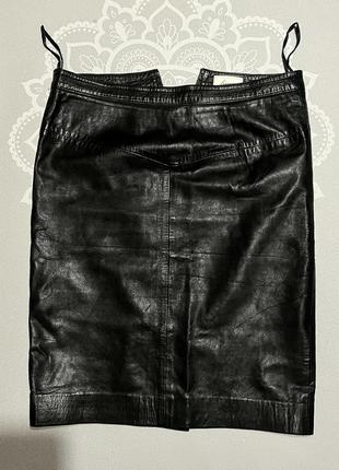 Шкіряна спідниця чорного кольору linea