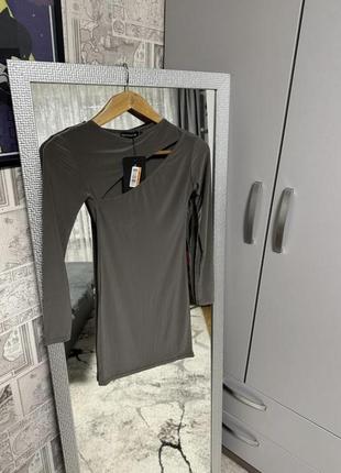 Платье pretty little thing