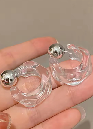Прозрачные серьги с бусиной