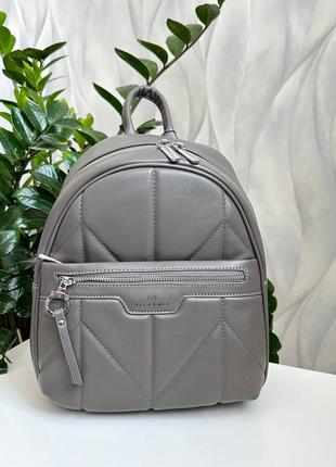 Женский стеганный рюкзак из экокожи на одно отделение с карманами на молнии