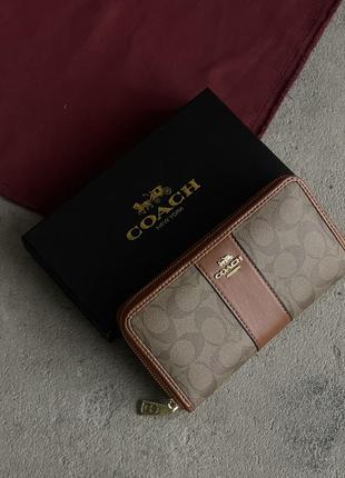 Жіночий гаманець coach коричнева / молочна / бежева