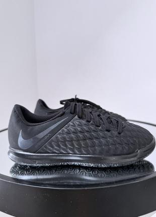 Чудові базові футзалки nike hypervenom