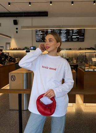 Базовый лонгслив с принтом