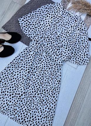 Белое короткое платье zara m платье с завязками платья трапеция в принт горох платье