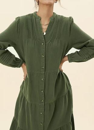 Брендовое платье на пуговицах с карманами