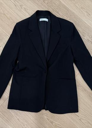 Жіночий чорний базовий піджак bershka стильний довгий та зручний